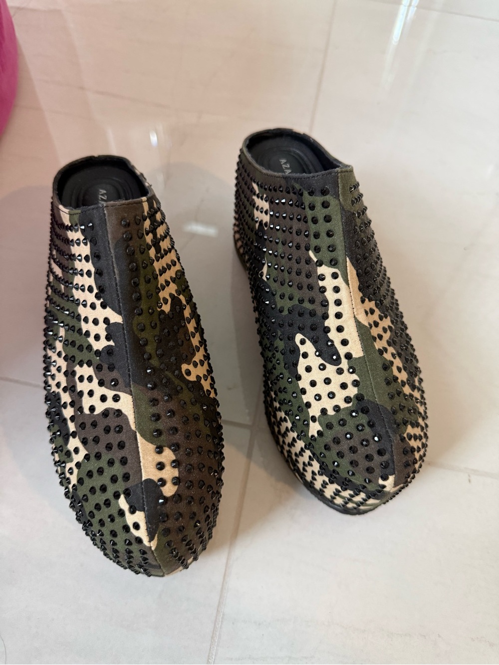 AZALEA WANG NWT SIZE 6.5 Hydra Camo Rhinestone Embellished Platform Clogs